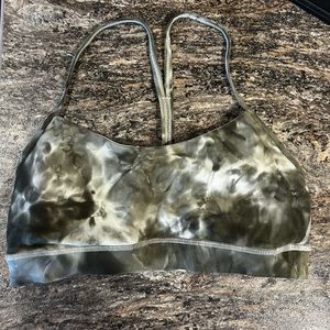 Lululemon Flow Y bra Nulu •Light Support• padded size 6 B-C cups.